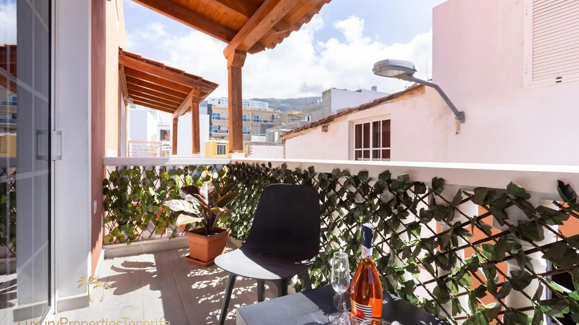 Casa Romania - Apartament Soare Armeñime 0*,